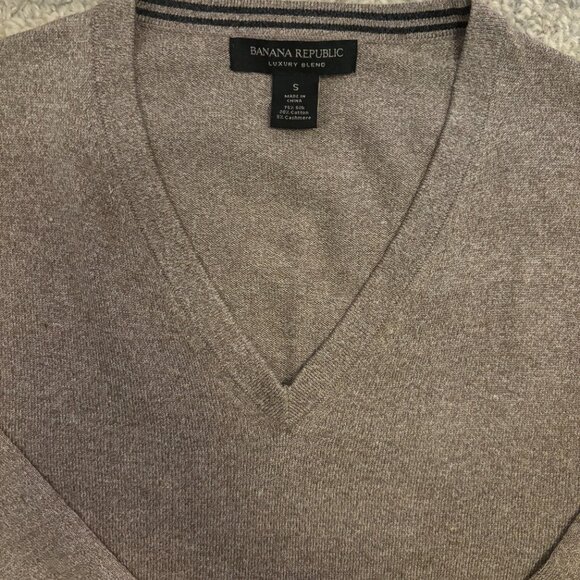 Banana Republic V-Neck Sweater - Picture 2 of 3